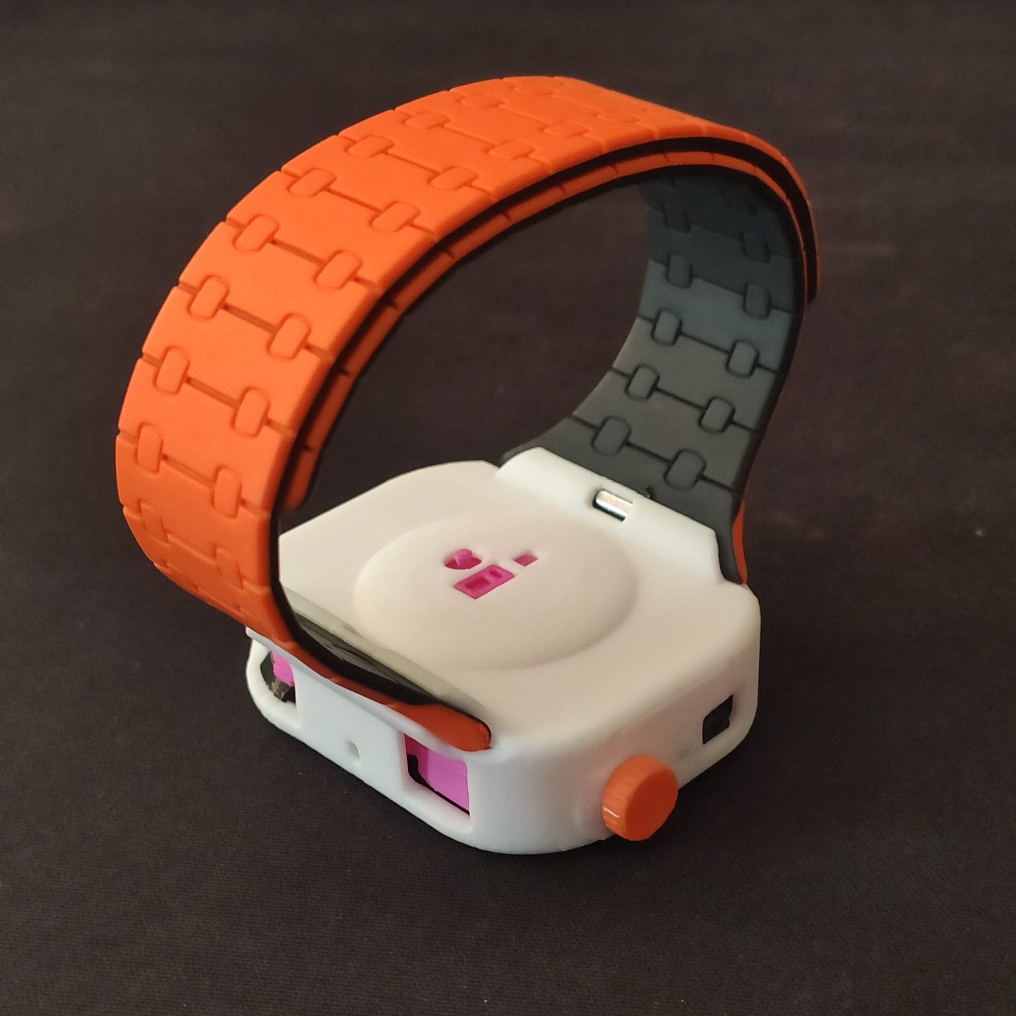 Kompic back view